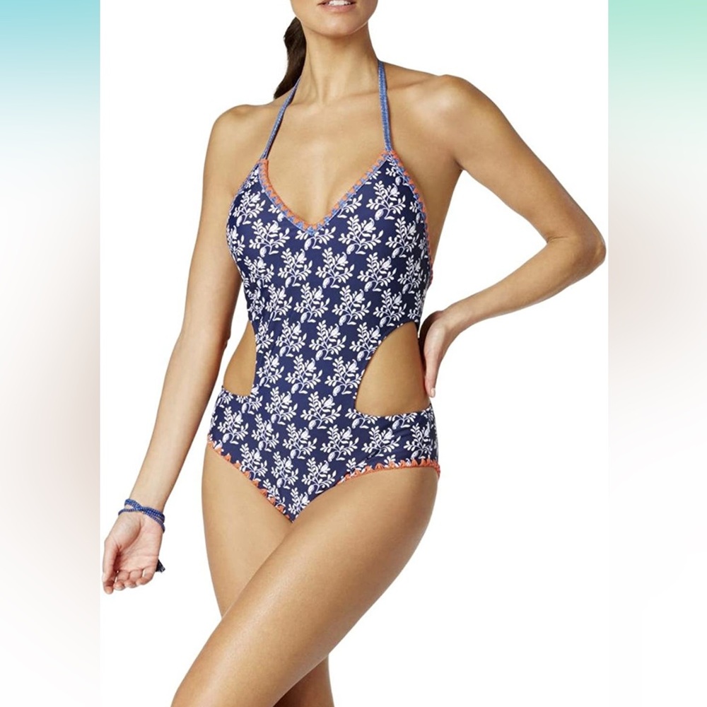 Jessica Simpson bathing suit 🤍🤍🤍